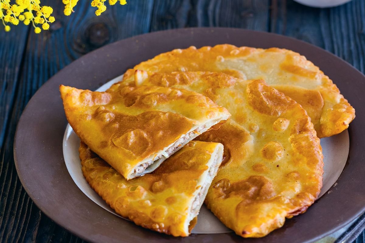 Полезные и вкусные рецепты: как приготовить хрустящие чебуреки 1