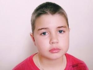 Мальчик делает большие успехи в футболе 