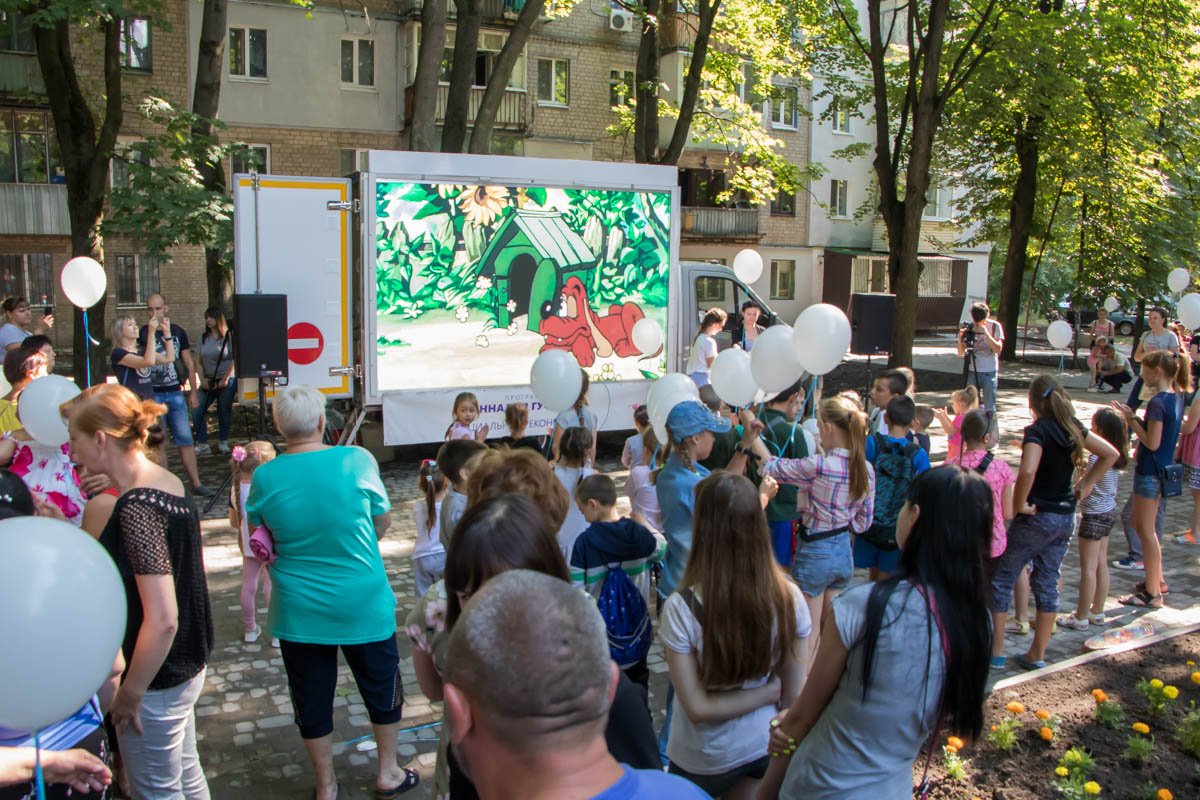 В Днепре на 12-м Квартале вернули к жизни заброшенный сквер: подробности и фото 2