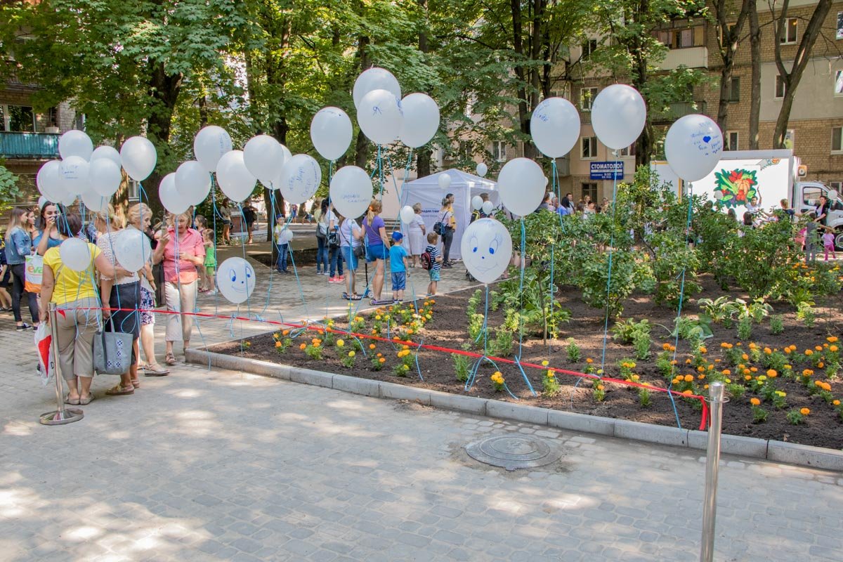 В Днепре на 12-м Квартале вернули к жизни заброшенный сквер: подробности и фото 7