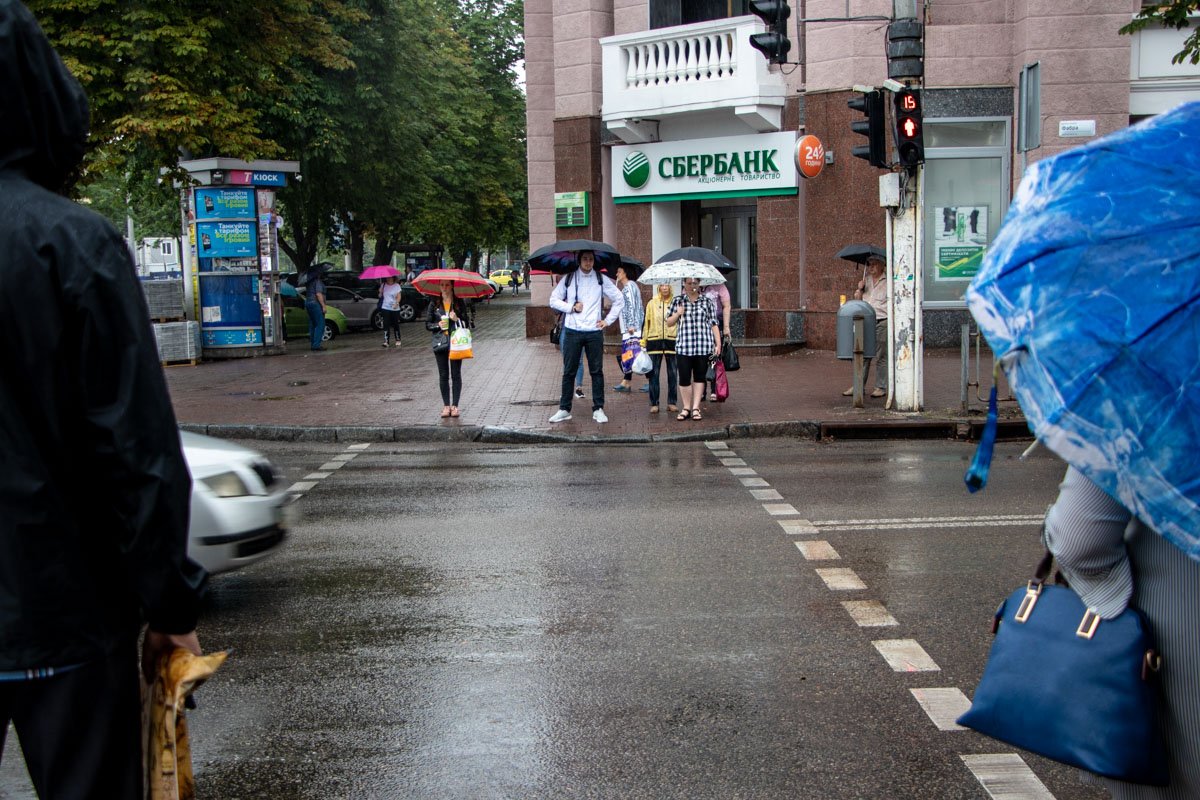 Что укрыла собой занавеска, Что укрыла собой занавеска,