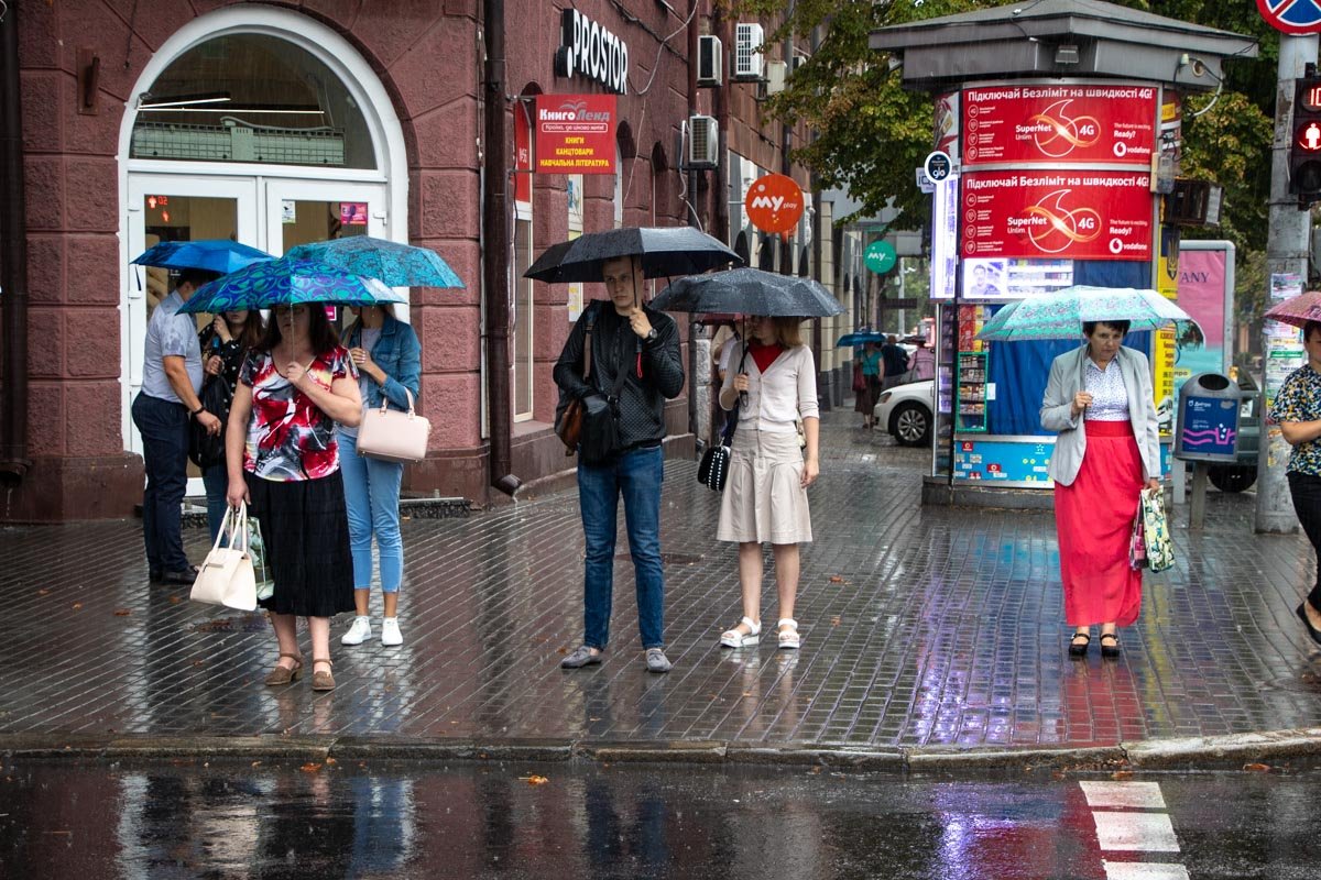 Предлагая её отодвинуть, Предлагая её отодвинуть,