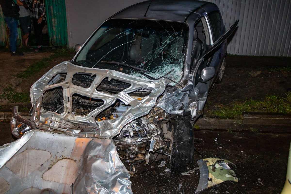 Столкнулись автомобиль охраны Mitsubishi Pajero Sport и Chevrolet Aveo