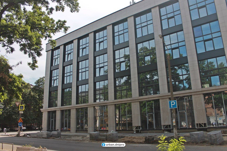 Фасад уже здорово преобразился Фасад уже здорово преобразился