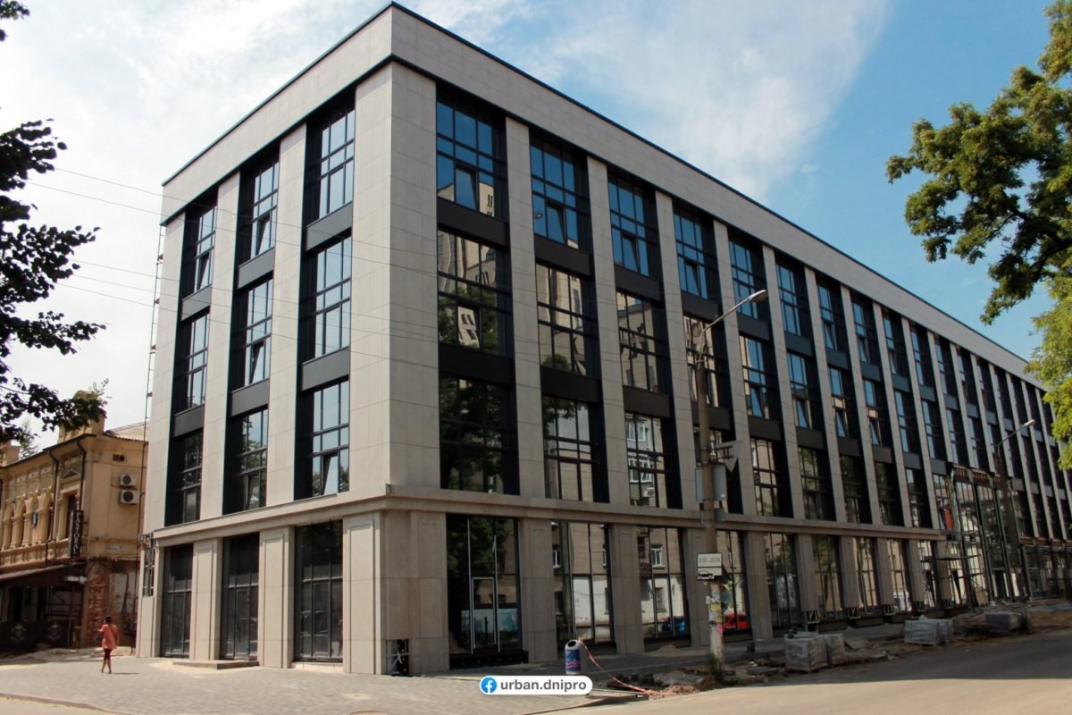 Внутри также проходят работы Внутри также проходят работы