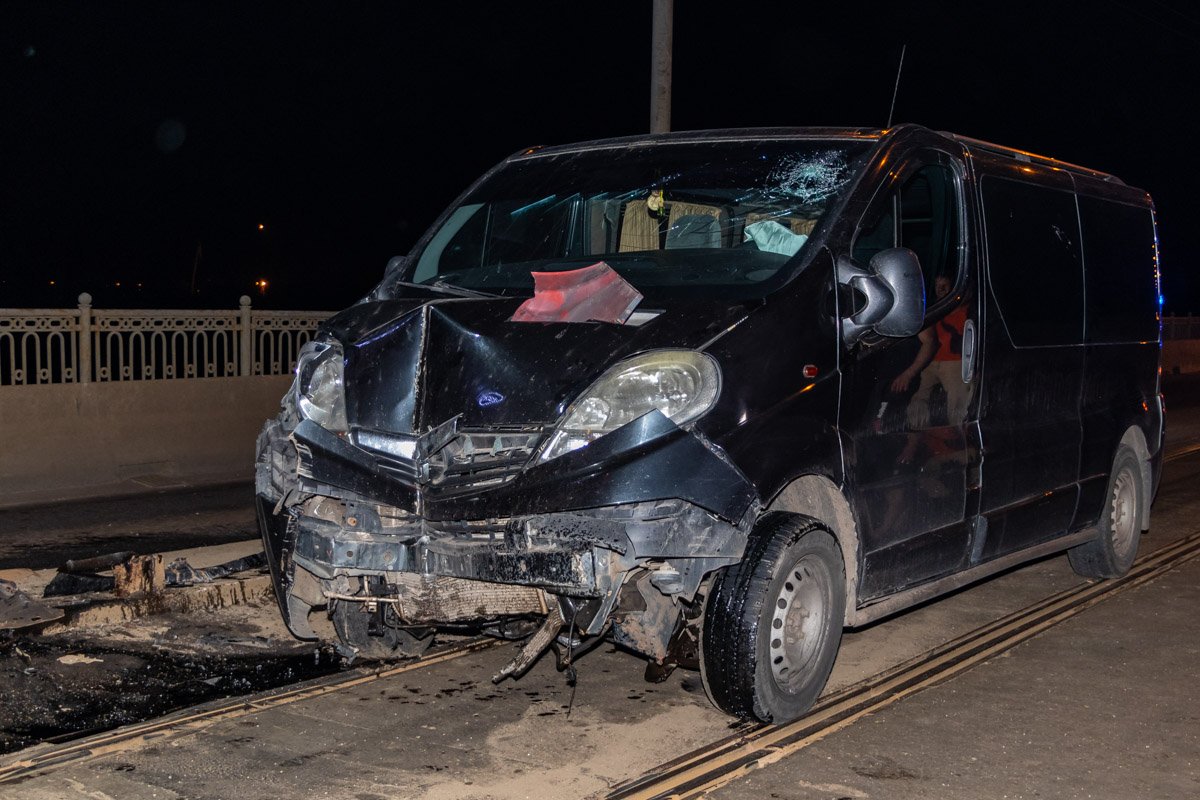 9 июля в Днепре на Старом мосту произошло ДТП 9 июля в Днепре на Старом мосту произошло ДТП