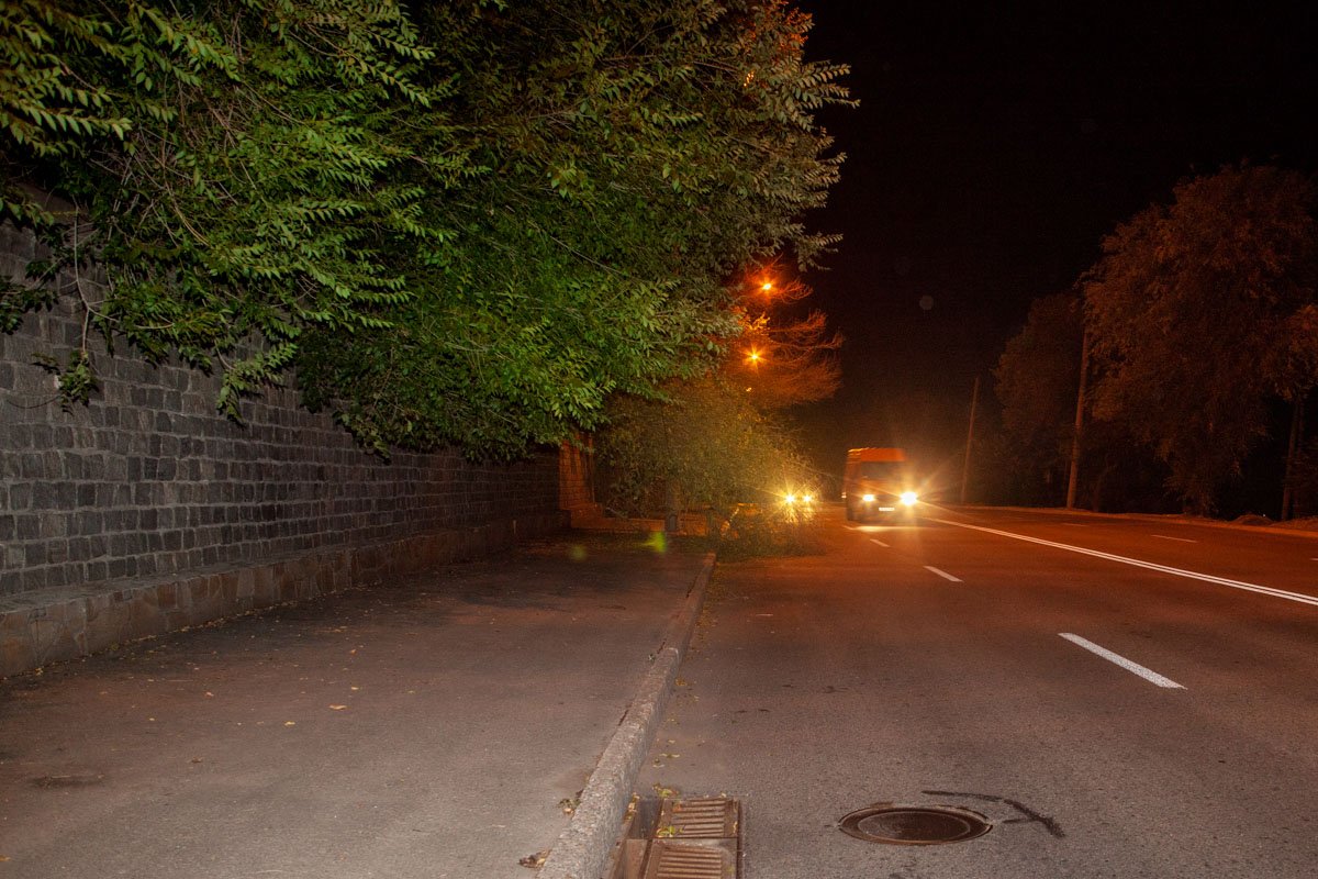 В ночное время движение транспорта на данном участке дороги не загружено В ночное время движение транспорта на данном участке дороги не загружено