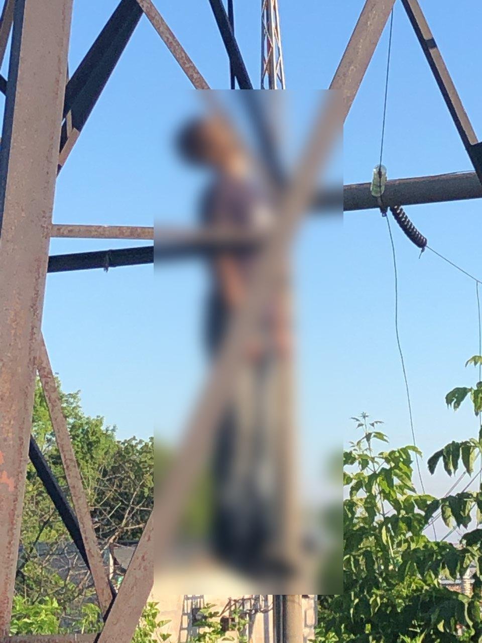 Предварительно, мужчина покончил жизнь самоубийством Предварительно, мужчина покончил жизнь самоубийством