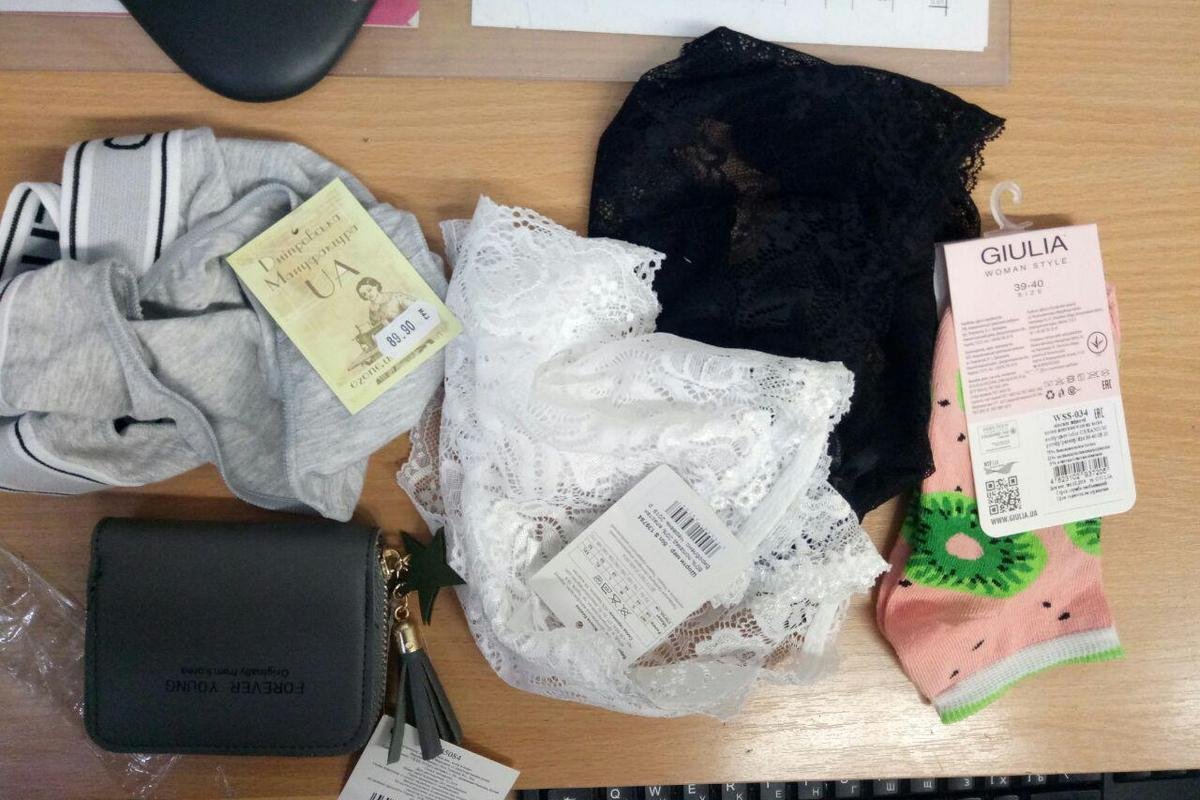 Общая сумма награбленного составила около 380 гривен Общая сумма награбленного составила около 380 гривен