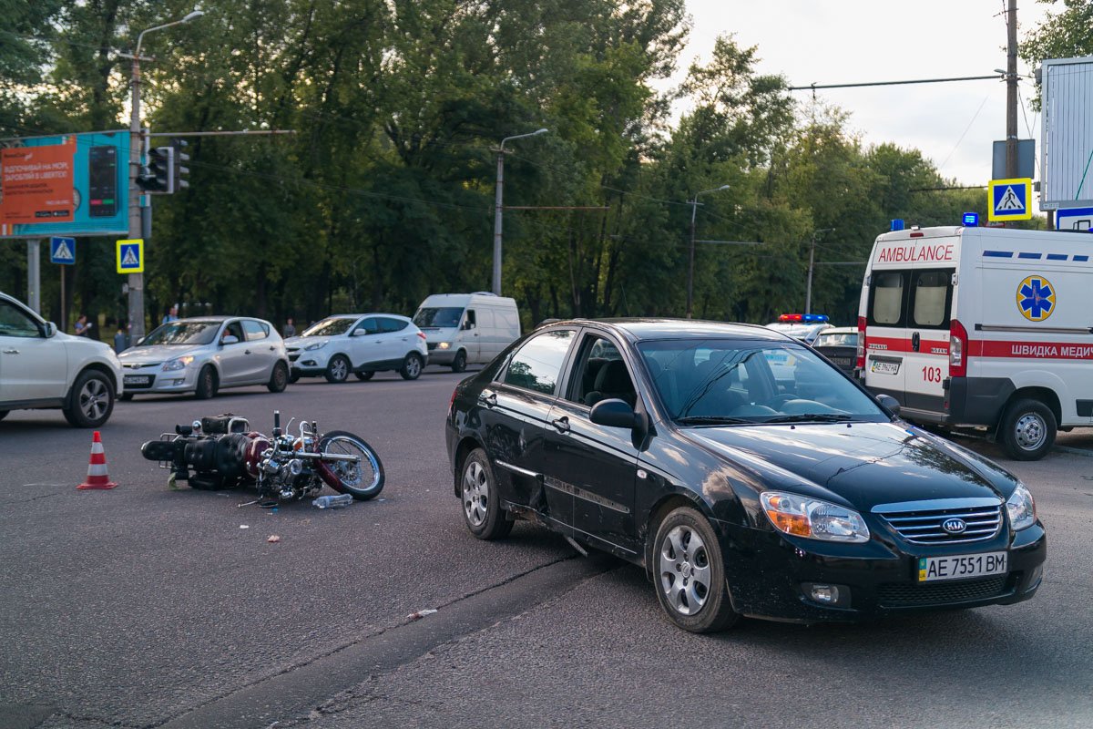 Мотоцикл "влетел" в Kia