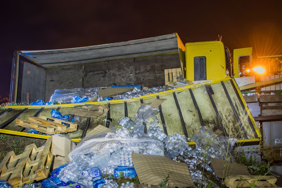 Предварительно, авария произошла около 00:30