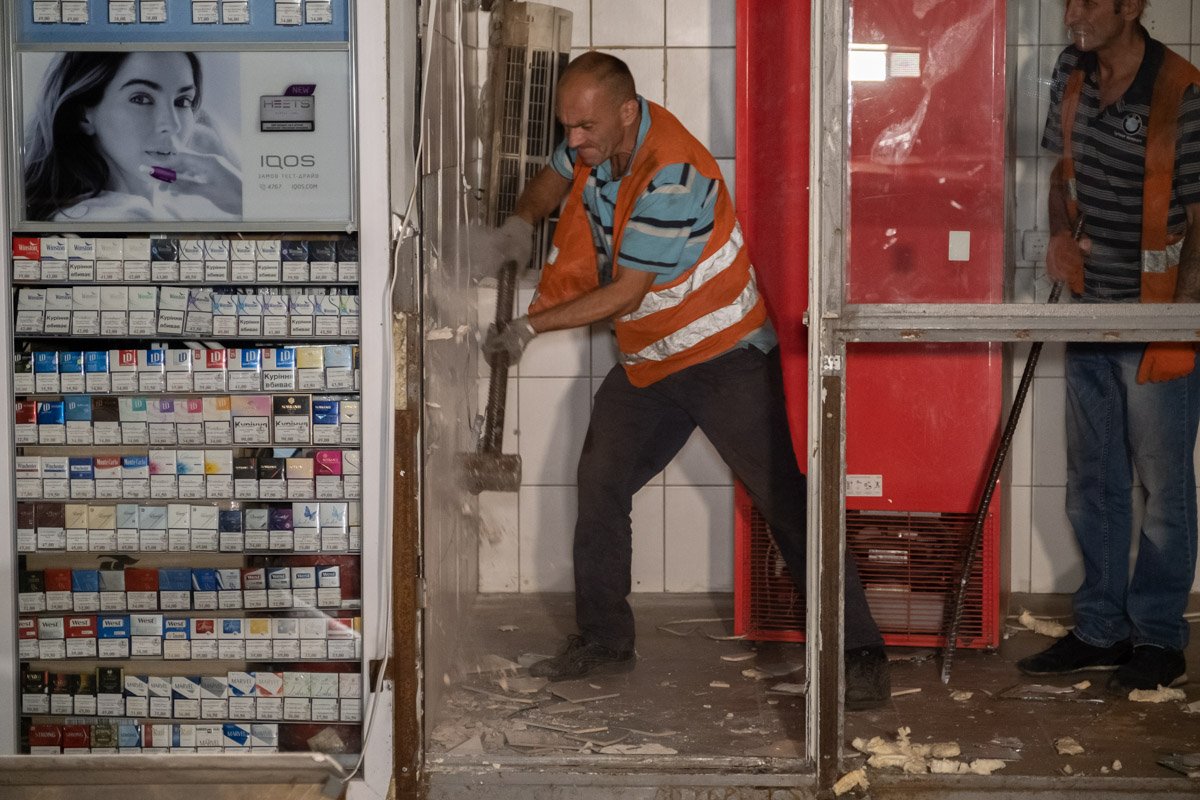 Киоски разбирали в течение нескольких часов