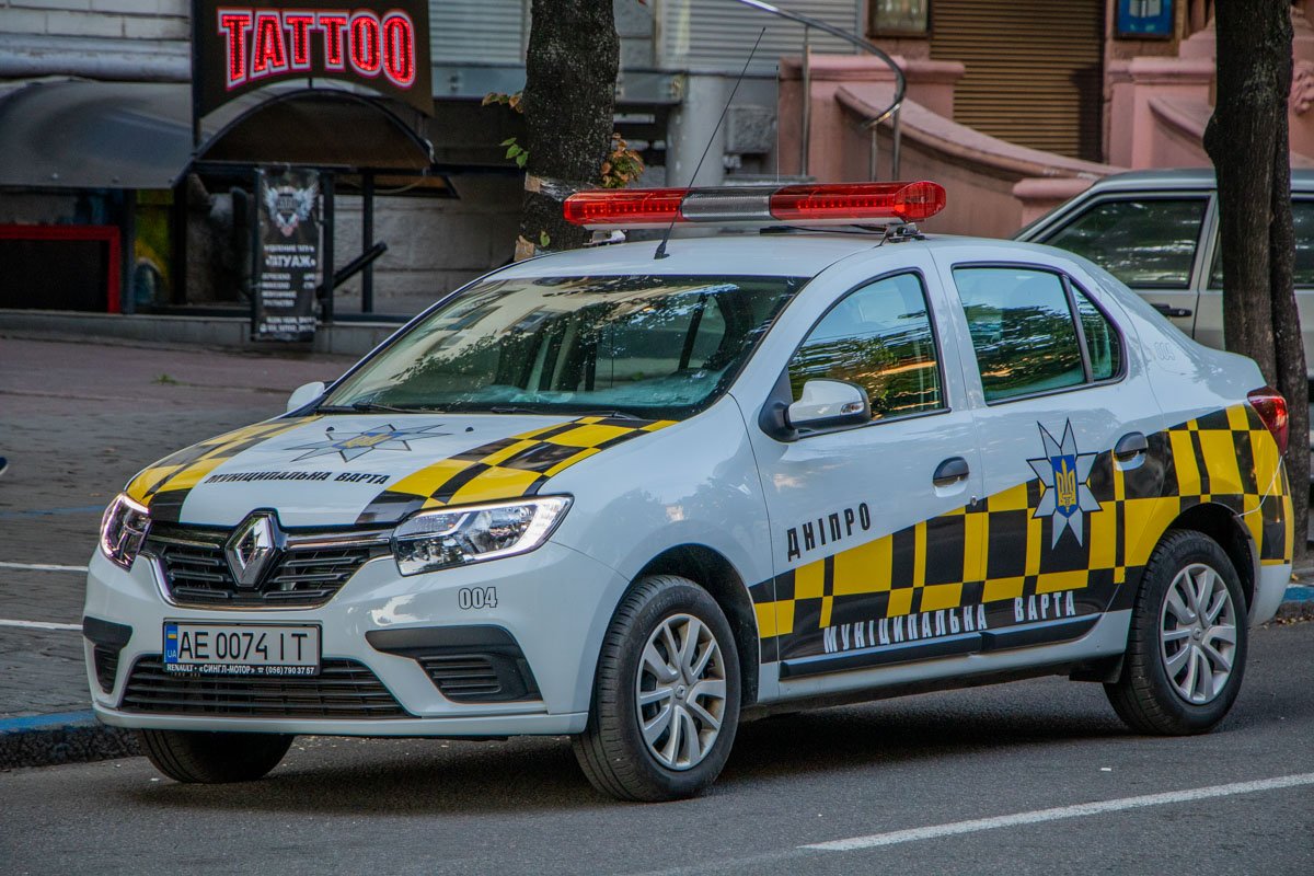 За порядком следили сотрудники муниципальной стражи За порядком следили сотрудники муниципальной стражи