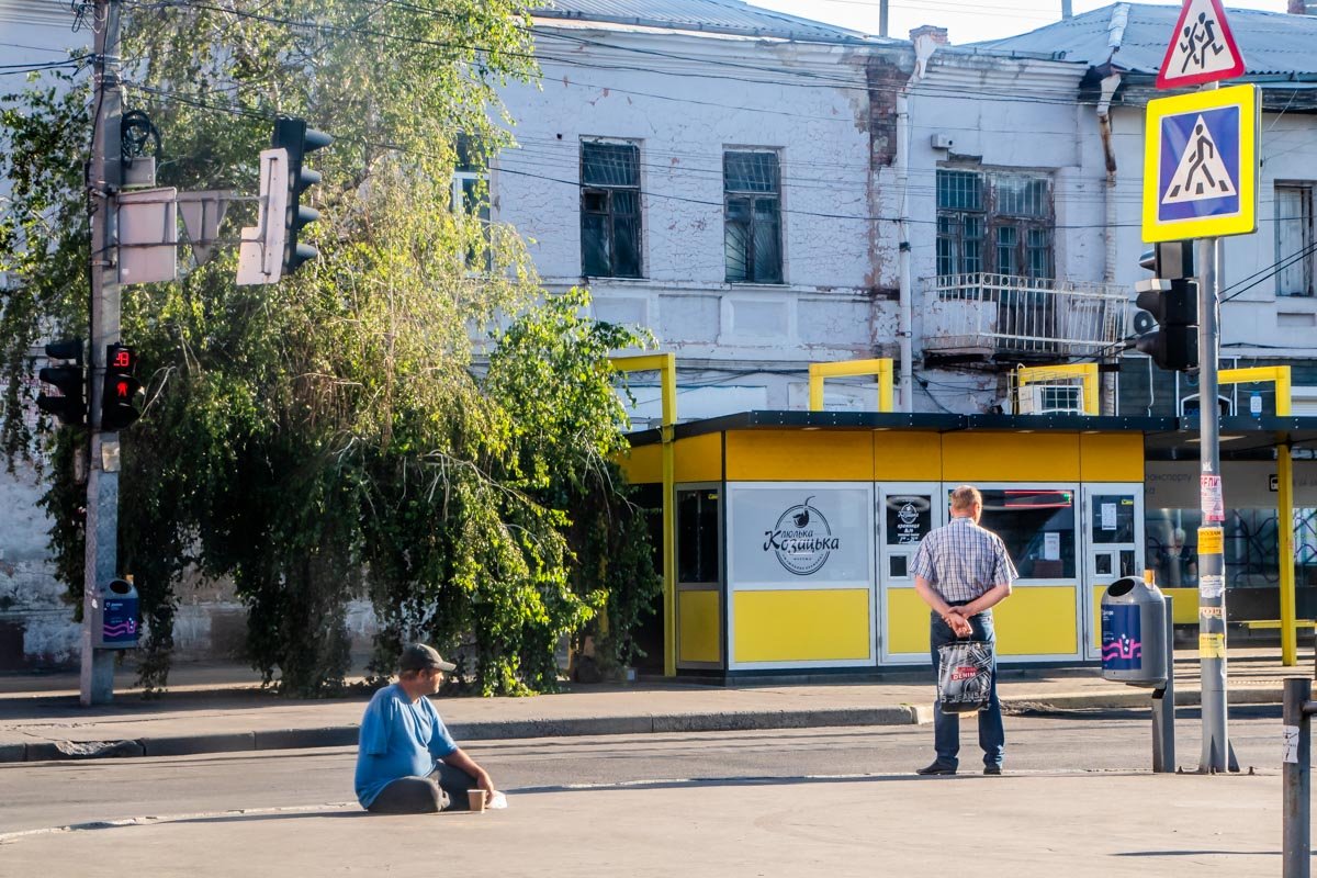 На некоторых улицах нанесли свежую разметку