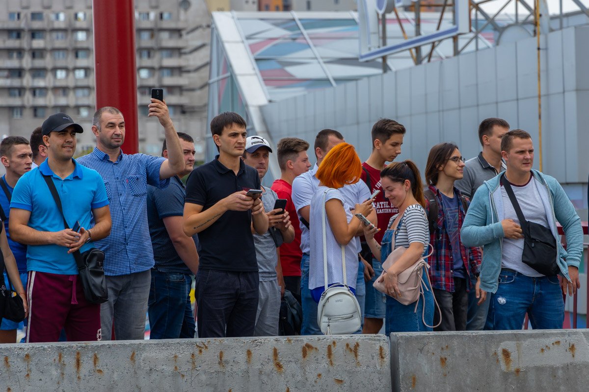 Собрались поклонники