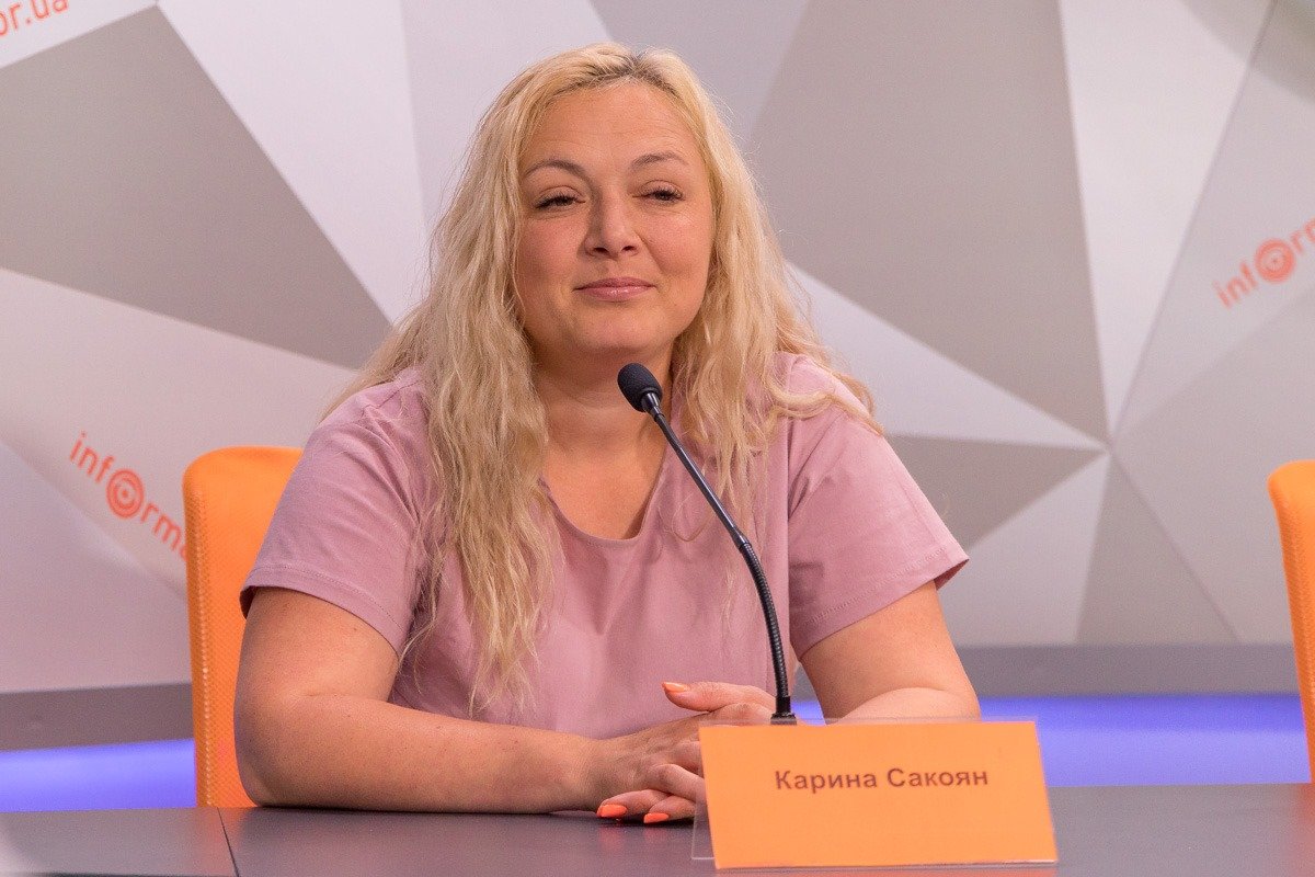 Днепрянка Карина Сакоян рассказала, что благодаря Программе Геннадия Гуфмана “Социальная реконструкция”, удалось благоустроить территорию, которой не занимались 40 лет Днепрянка Карина Сакоян рассказала, что благодаря Программе Геннадия Гуфмана “Социальная реконструкция”, удалось благоустроить территорию, которой не занимались 40 лет