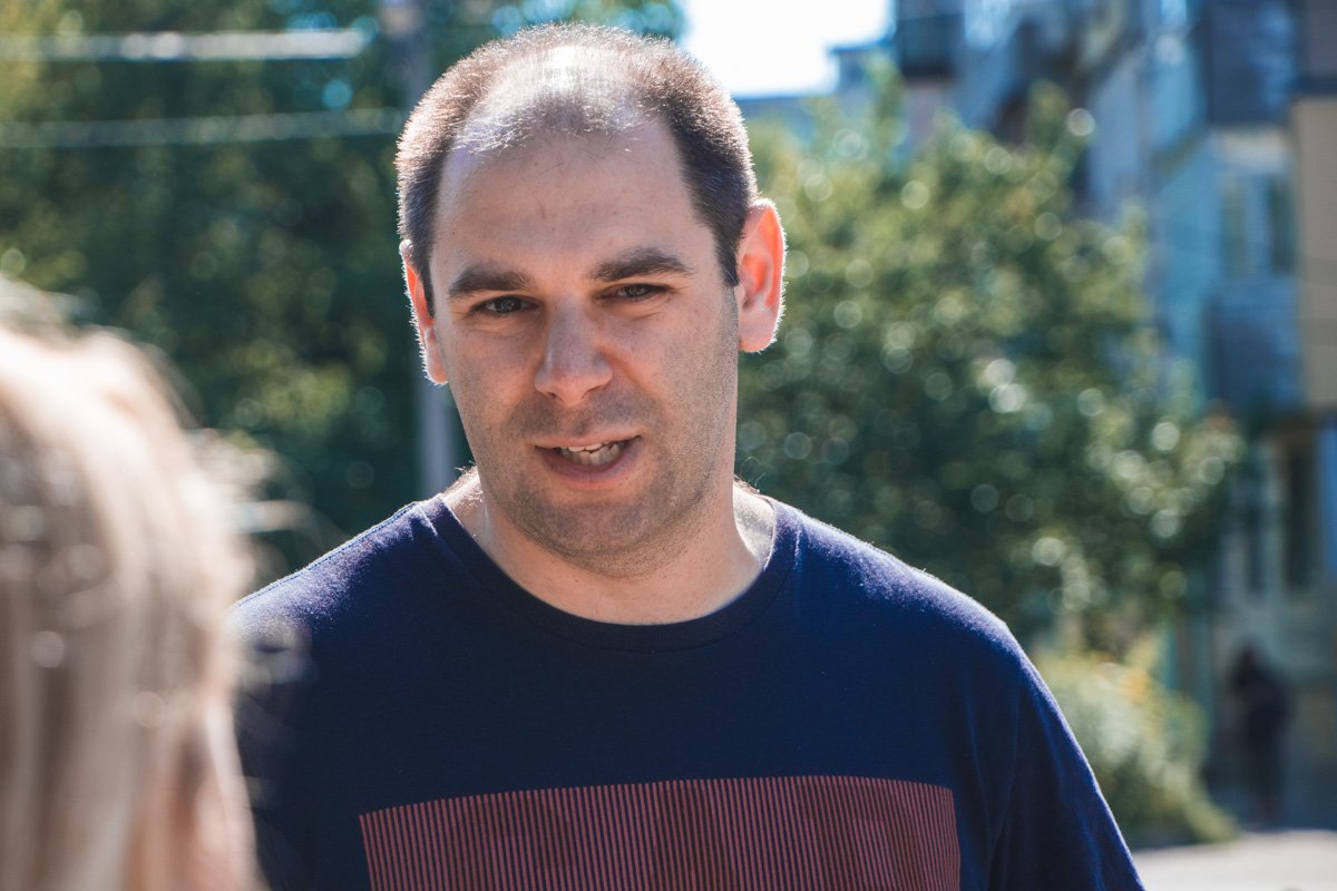 Дмитрий Киселевский убирал вместе с жителями Холодильной Дмитрий Киселевский убирал вместе с жителями Холодильной