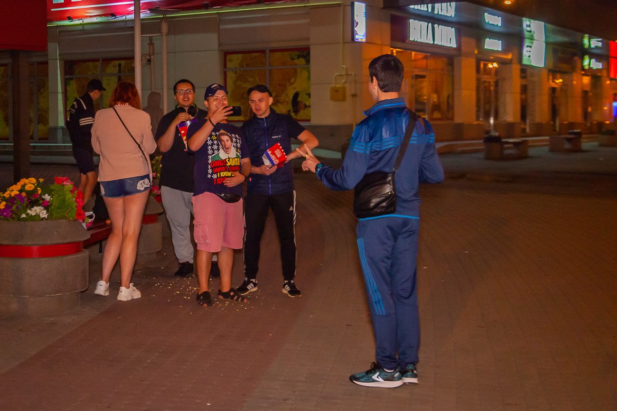 Мусорить и фотографироваться нынче модно Мусорить и фотографироваться нынче модно