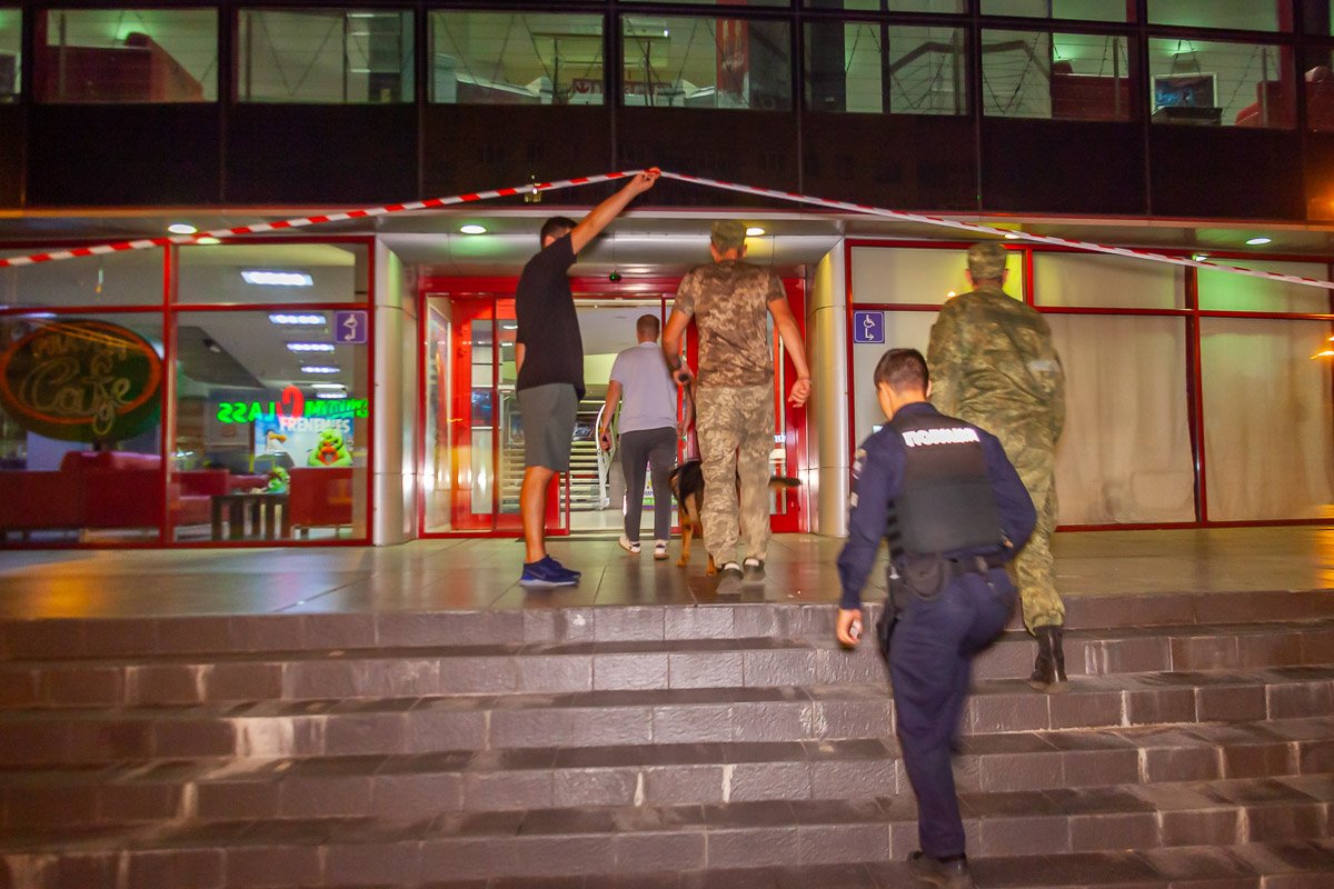 Осмотрели здание Осмотрели здание