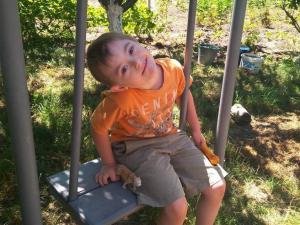 Тяжелый диагноз мальчику поставили в 2 месяца