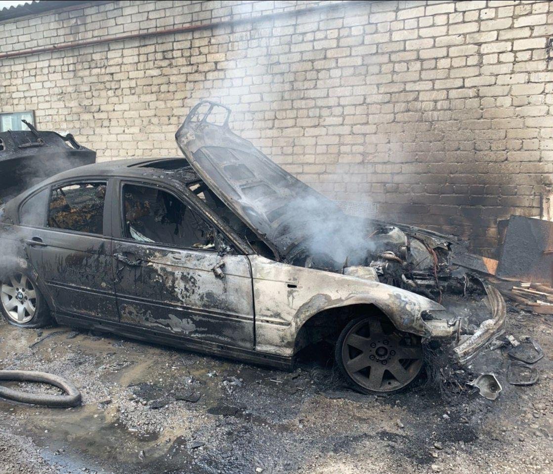 Автомобиль выгорел дотла
