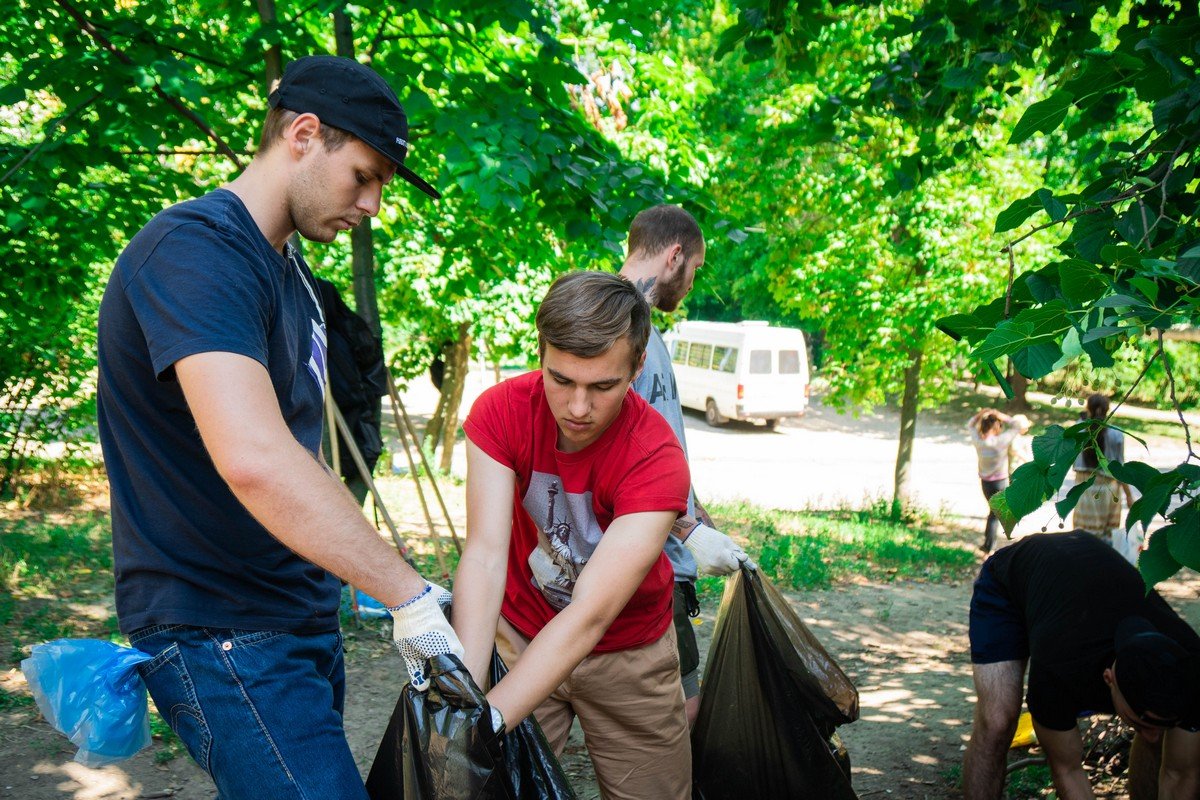 Жители Сокола сплотились за уборкой 1