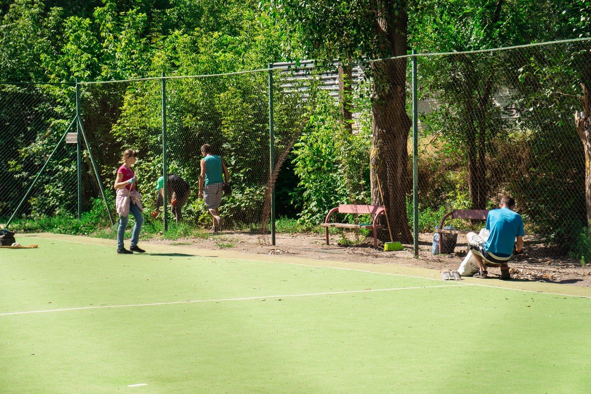 Жители Сокола сплотились за уборкой 7