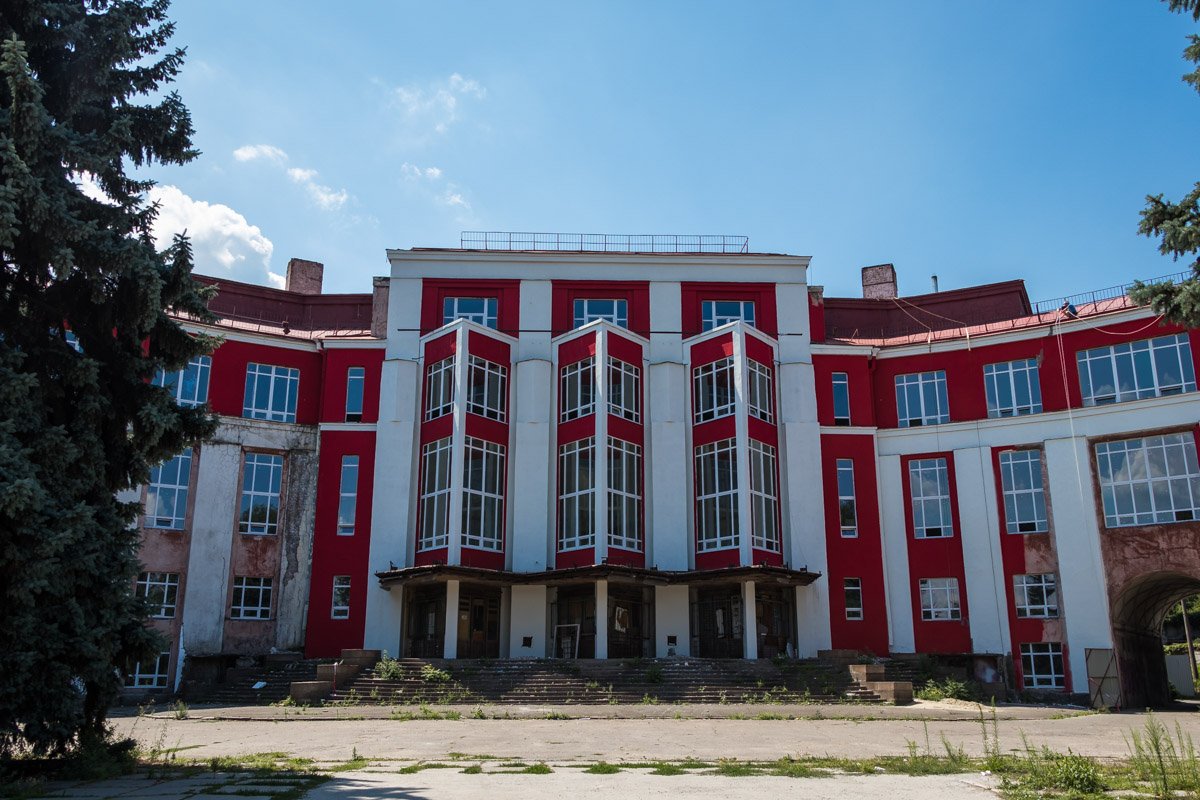 Остается искренне верить, что лед таки тронулся — и совсем скоро Дворец культуры Ильича обретет вторую жизнь Остается искренне верить, что лед таки тронулся — и совсем скоро Дворец культуры Ильича обретет вторую жизнь