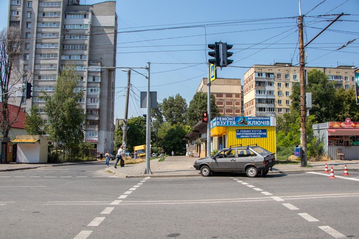 Авария произошла на пересечении улиц Паникахи и Тополиной Авария произошла на пересечении улиц Паникахи и Тополиной