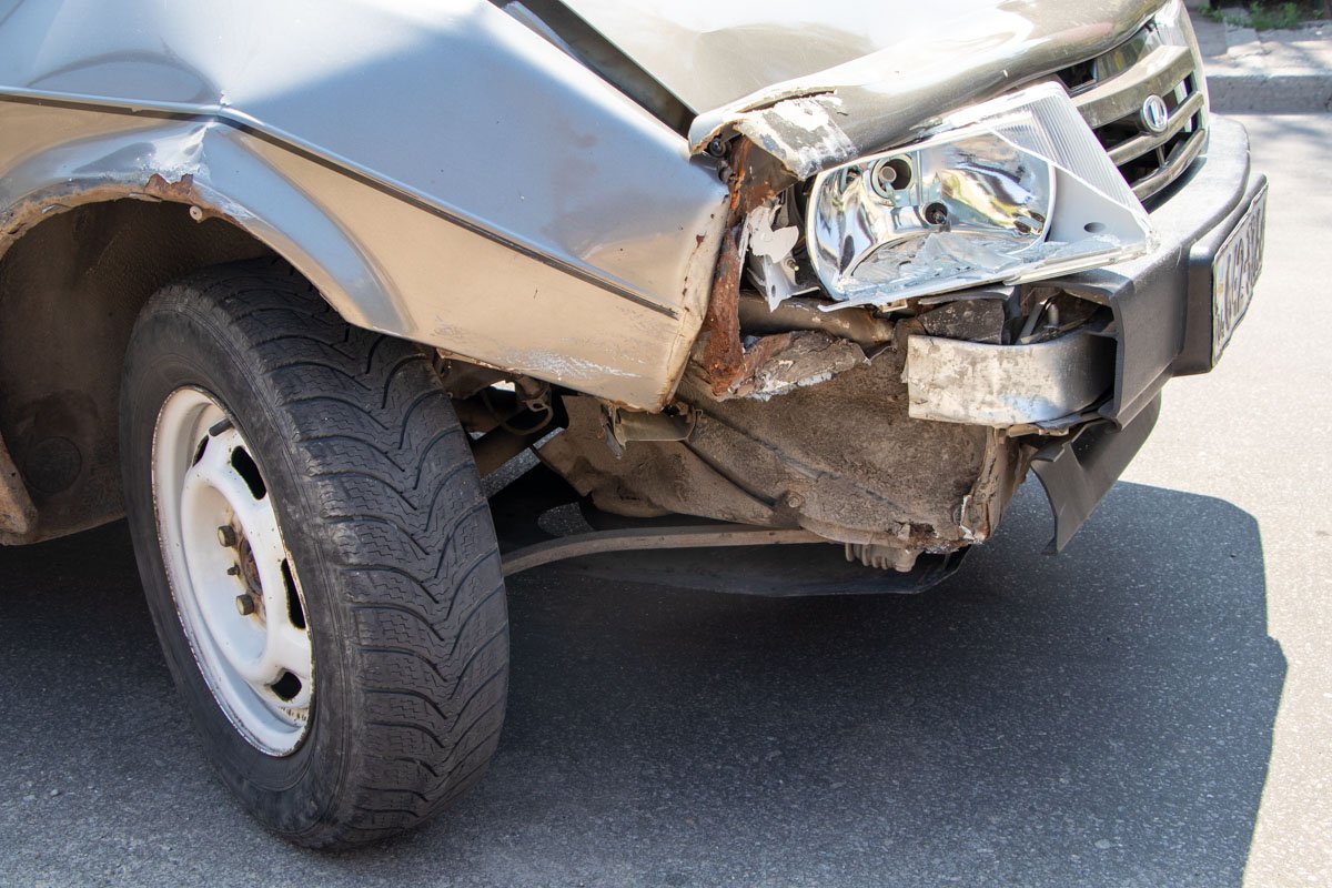 Предварительно, водитель авто пытался избежать столкновения с велосипедистом Предварительно, водитель авто пытался избежать столкновения с велосипедистом