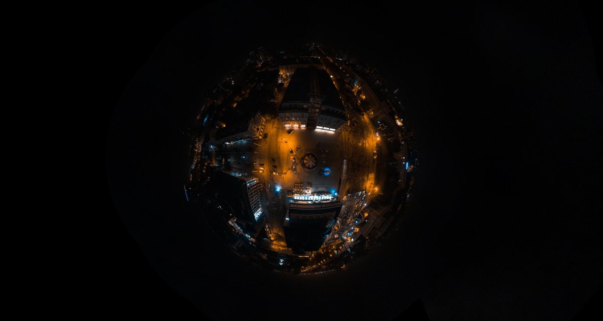 Ночью на улицах опасно - убийцы, привидения, бродячие собаки и можно простудиться...