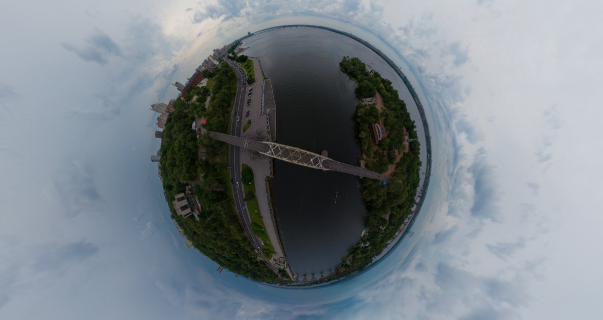 Место, в котором почему-то хочется говорить шопотом