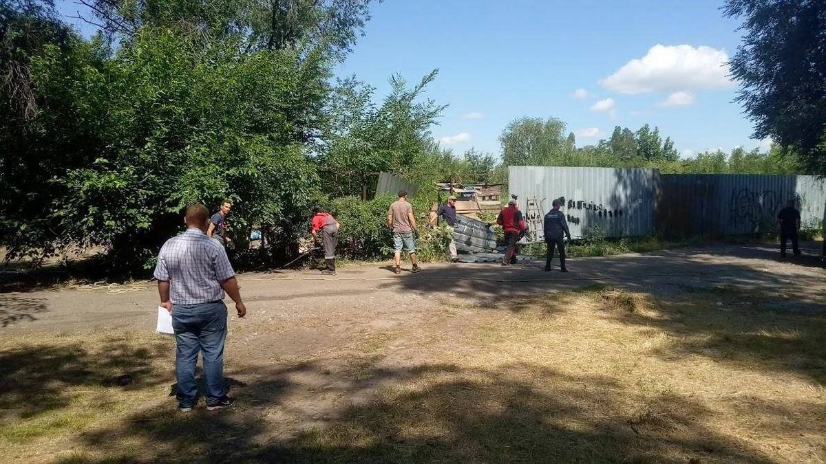 Привести парк в порядок удалось в течение нескольких дней Привести парк в порядок удалось в течение нескольких дней