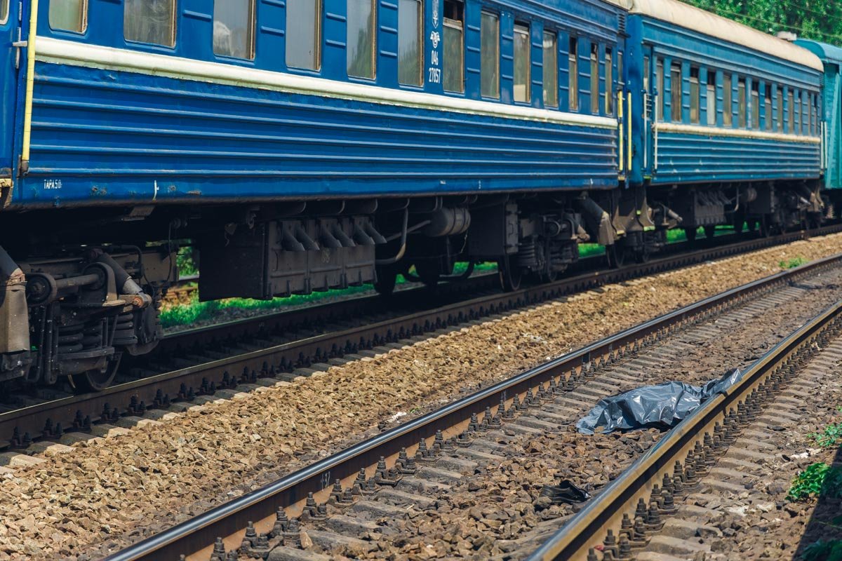 Предварительно, он покончил жизнь самоубийством