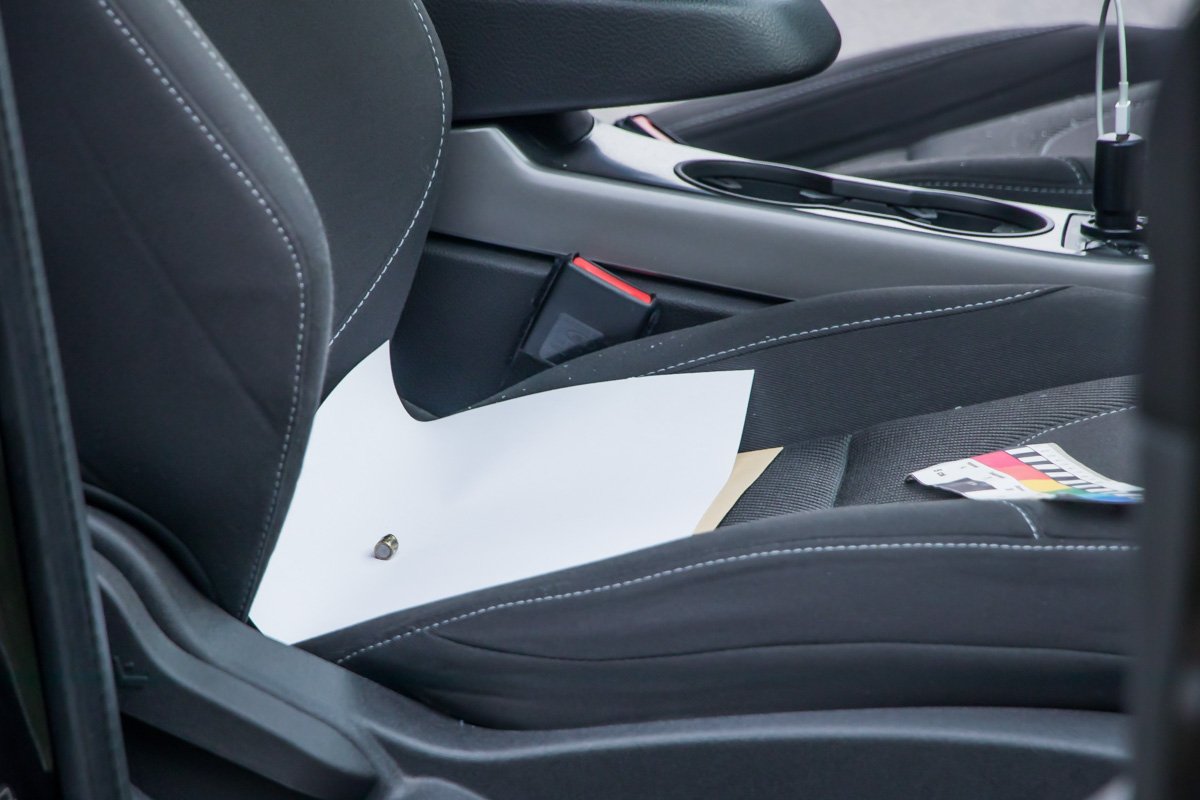 Пуля осталась в салоне Пуля осталась в салоне