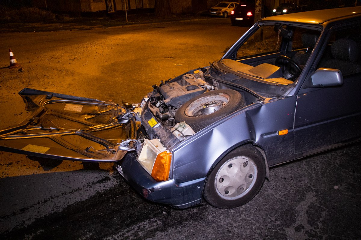 Renault Logan службы охраны влетел в ЗАЗ Славута Renault Logan службы охраны влетел в ЗАЗ Славута