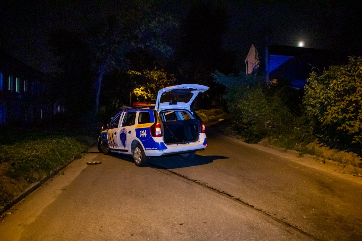 Оба автомобиля существенно повреждены Оба автомобиля существенно повреждены