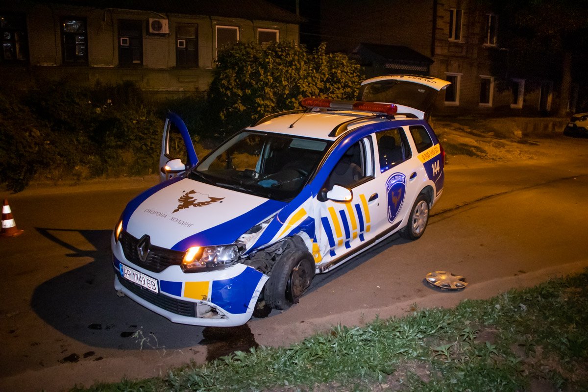 Проезд по улице Нестерова осуществлялся в один ряд Проезд по улице Нестерова осуществлялся в один ряд