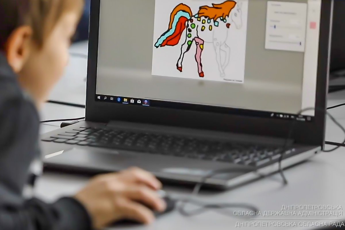 Школы открыли в городах: Павлоград, Першотравенск, Желтые Воды, Покров, Никополь, Каменское, Магдалиновка Школы открыли в городах: Павлоград, Першотравенск, Желтые Воды, Покров, Никополь, Каменское, Магдалиновка