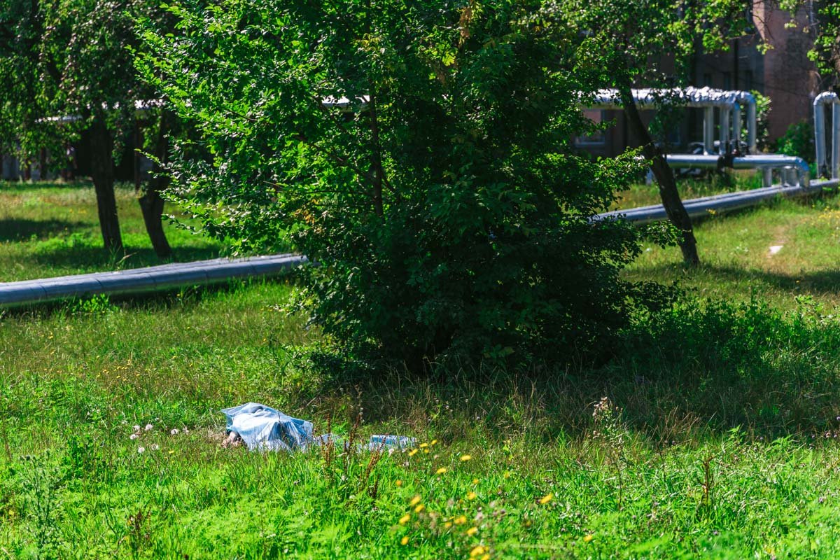 Возле морга нашли труп