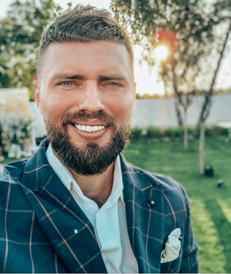 В Одессе из окна выпал известный ведущий из Днепра В Одессе из окна выпал известный ведущий из Днепра