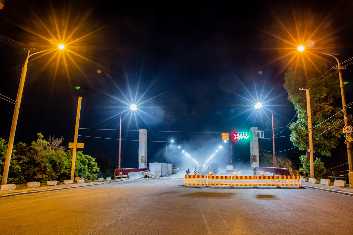 В ночь с 17 на 18 июля, полиция вместе с дорожной службой перекрыли Новый мост на 2 месяца В ночь с 17 на 18 июля, полиция вместе с дорожной службой перекрыли Новый мост на 2 месяца