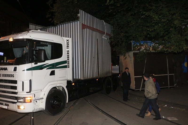 Снос ларьков на Старомостовой (Островского) площадь 4