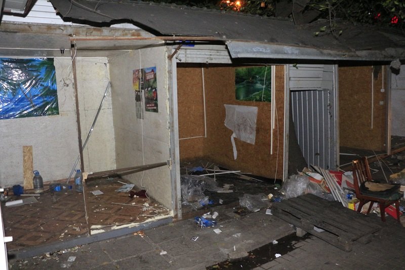 Снос ларьков на Старомостовой (Островского) площадь 5