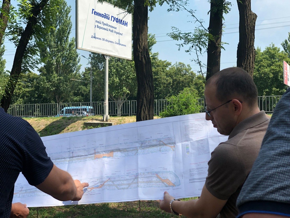 На ж/м Тополь стартовали работы по реконструкции пешеходной аллеи вдоль Запорожского шоссе 2