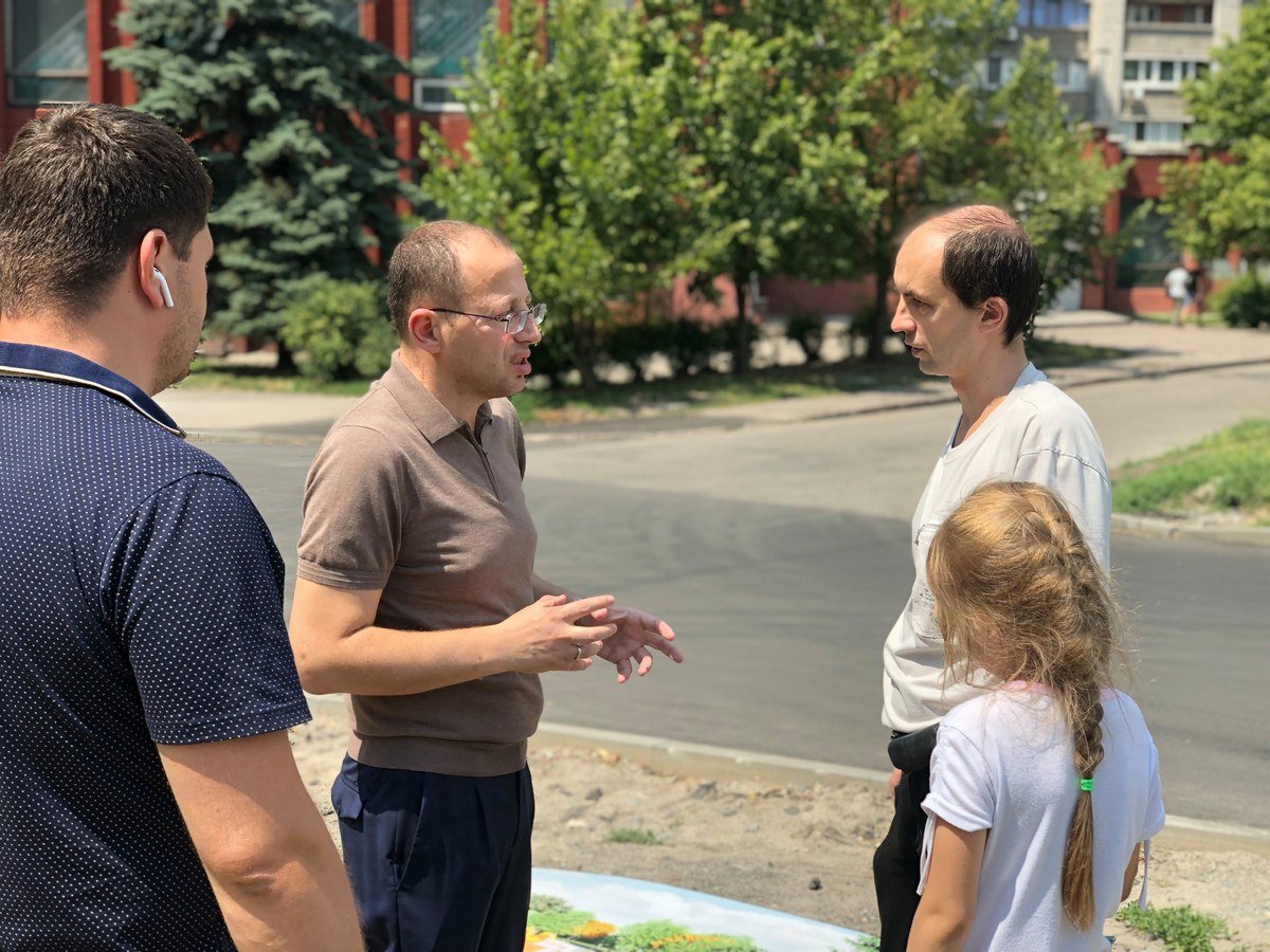 На ж/м Тополь стартовали работы по реконструкции пешеходной аллеи вдоль Запорожского шоссе 3