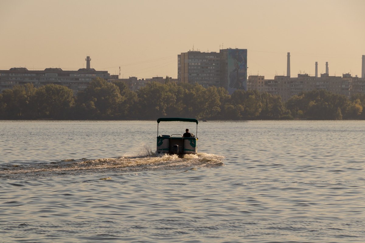 В данном случае у жителей появилась возможность пересекать реку на понтоне В данном случае у жителей появилась возможность пересекать реку на понтоне