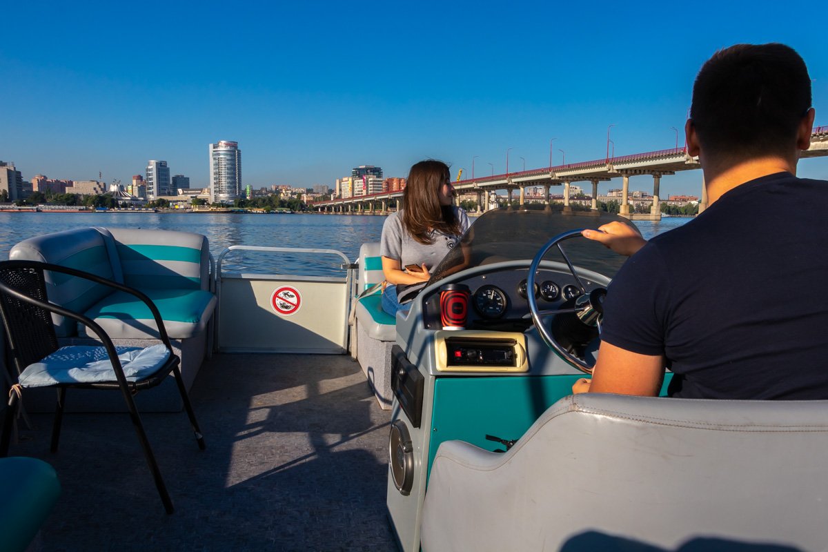 Теперь, все, кто хочет добраться с одного берега на другой, наслаждаясь пейзажами Теперь, все, кто хочет добраться с одного берега на другой, наслаждаясь пейзажами