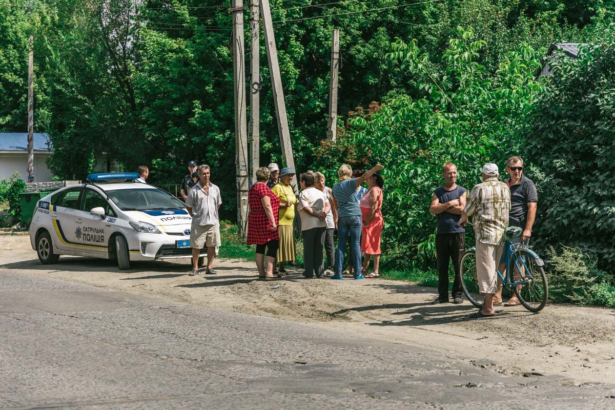 Люди перекрывают дорогу уже не первый раз