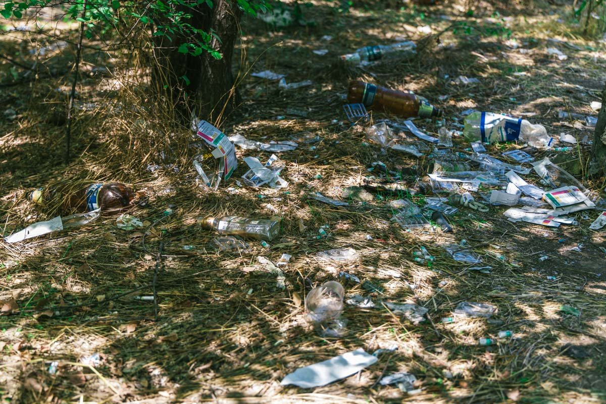 Как отметили очевидцы, судя по разбросанным шприцам и упаковкам от препаратов, мужчина пришел сюда намерено Как отметили очевидцы, судя по разбросанным шприцам и упаковкам от препаратов, мужчина пришел сюда намерено